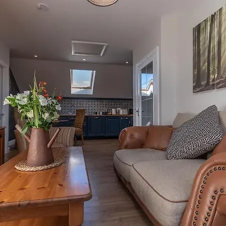 Luxury Retreat In Lincolnshire With Hot Tub Apartment Cranwell Exterior photo