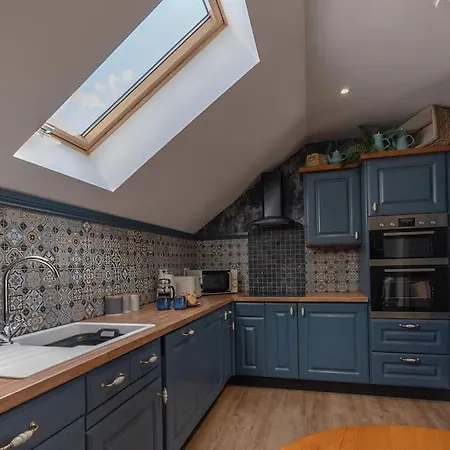 Luxury Retreat In Lincolnshire With Hot Tub Apartment Cranwell Exterior photo