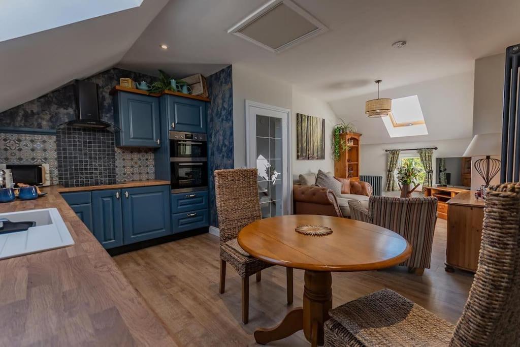 Luxury Retreat In Lincolnshire With Hot Tub Cranwell