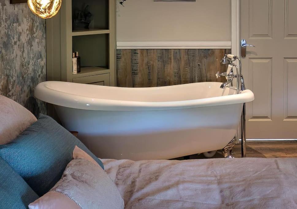 Luxury Retreat In Lincolnshire With Hot Tub * Cranwell