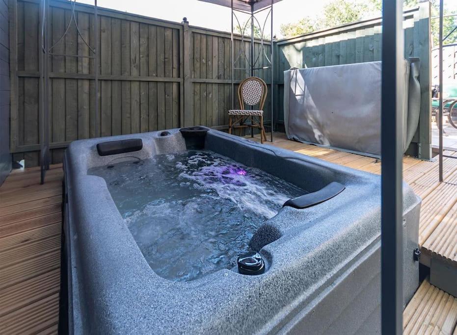Apartment Luxury Retreat In Lincolnshire With Hot Tub
