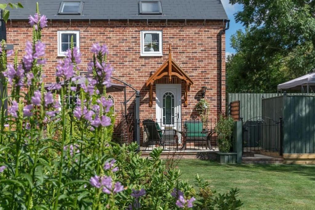 Luxury Retreat In Lincolnshire With Hot Tub Cranwell